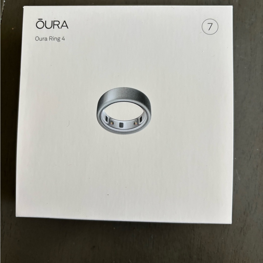 Like New: Oura Ring 4 size 7 Brushed Silver